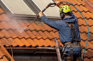 Démoussage et hydrofuge de toiture à Sailhan